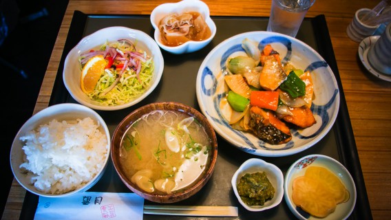 食彩工房望月揚げ鱒の野菜あんかけ